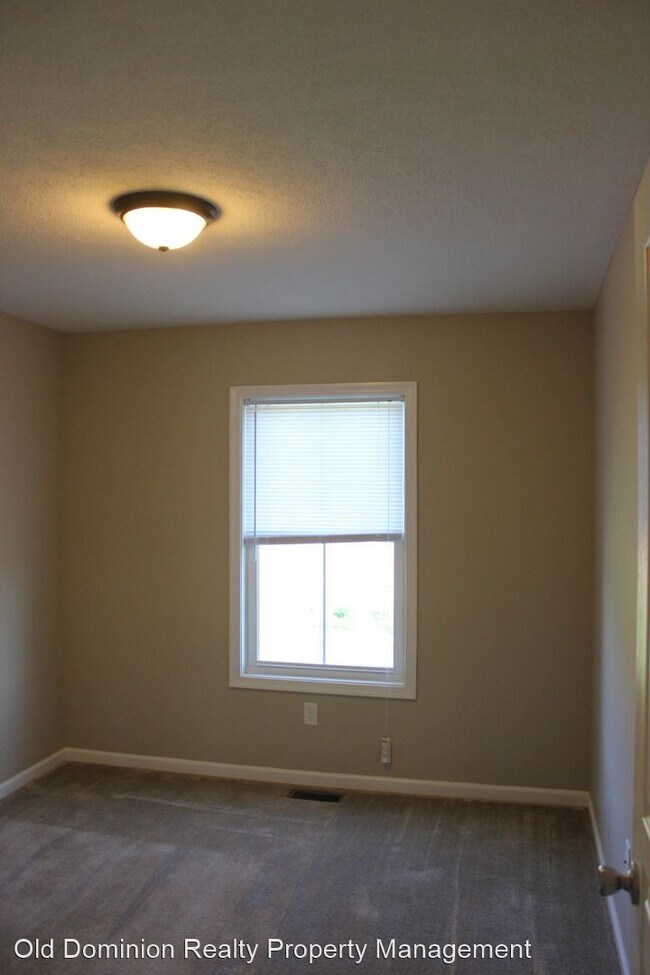 Building Photo - 3 br, 2.5 bath House - 425 Leslie Court