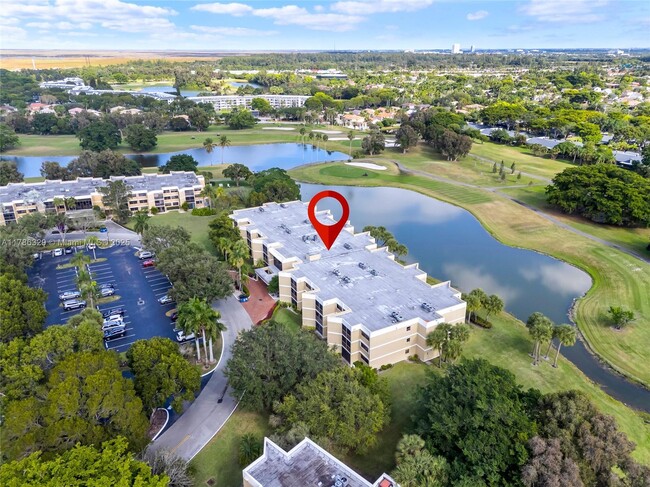 Building Photo - 16100 Golf Club Rd