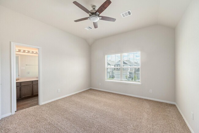 Building Photo - 3915 Deledda Dr