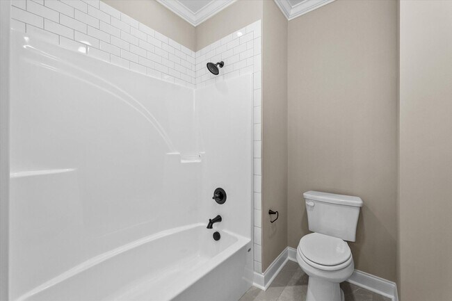 Building Photo - 565 River Oaks Ln