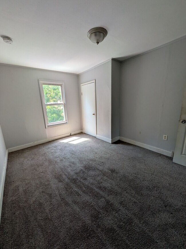 Building Photo - 447 Hays Ave
