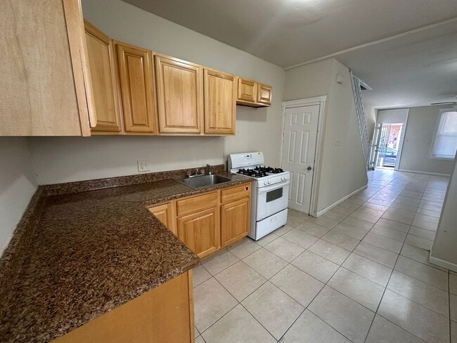 Building Photo - 3 BED 1 BATH HOME FOR RENT