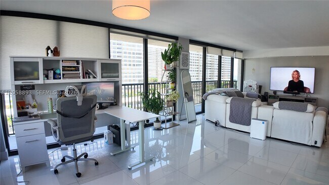 Building Photo - 2049 S Ocean Dr