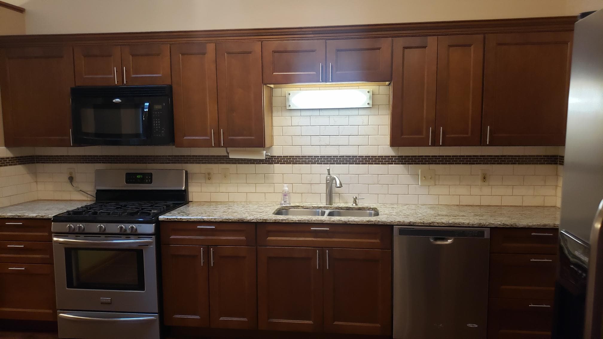 Gas Range, Granite Counters - 6678 Hidden Lake Trl
