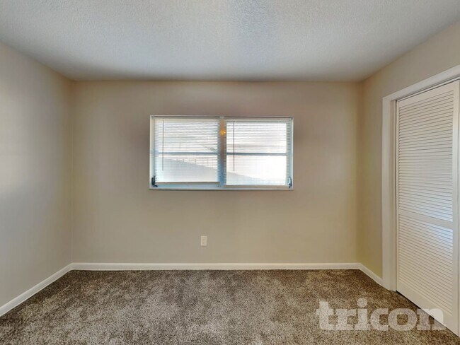 Building Photo - 3516 E Roundtree Dr