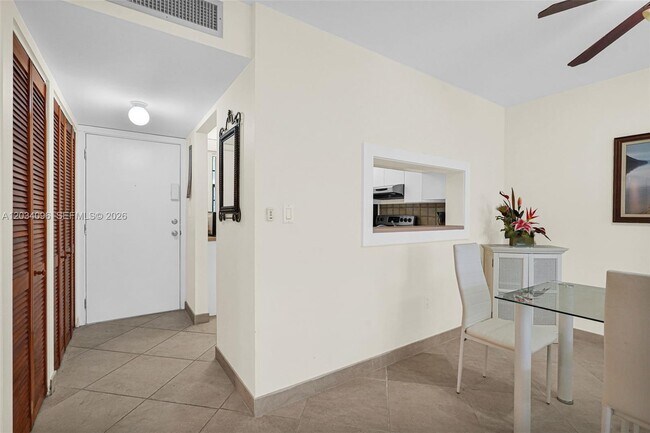 Building Photo - 10825 SW 112th Ave