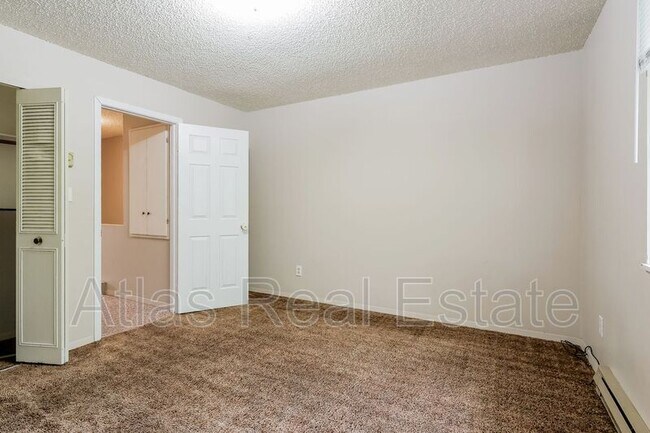 Building Photo - 32 Royal Crest Dr