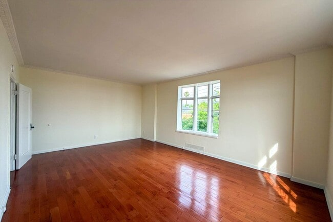 Building Photo - 1314 Hayworth Ave