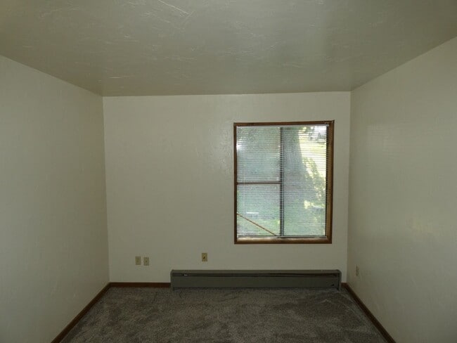 Building Photo - 1627 E 5th St