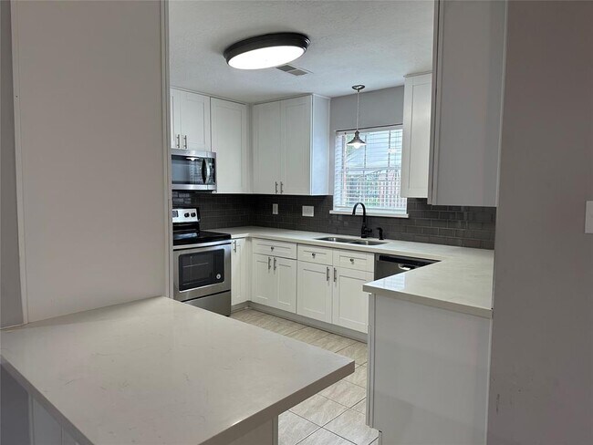 Building Photo - 11610 Cypresswood Dr