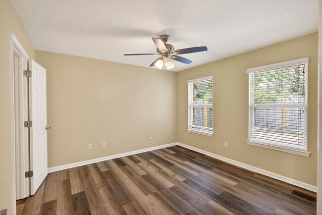 Building Photo - 10261 English Manor Dr