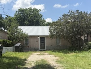 Building Photo - 302 N Burleson St