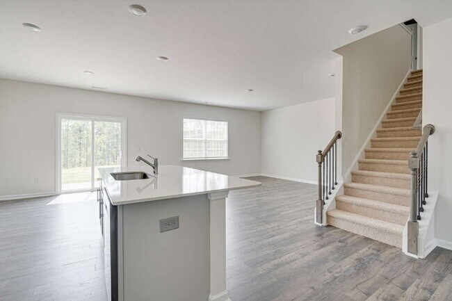 Building Photo - "Spacious 5-Bedroom Haven in Fuquay-Varina!"