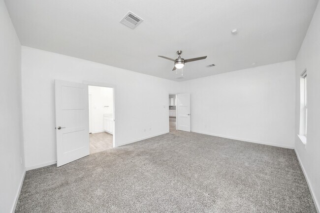 Building Photo - 10438 Plateau Pt Trl