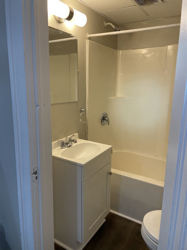 Building Photo - 299 N State St