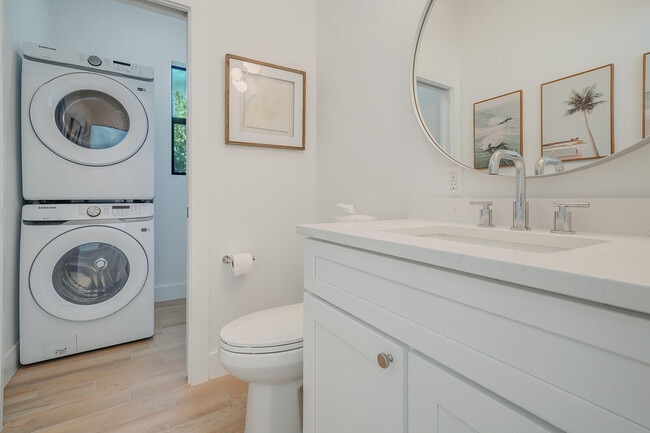 Building Photo - 1248 N Harbor Dr