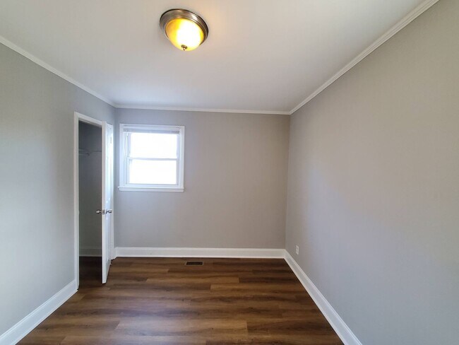 Building Photo - 131 S Goff St