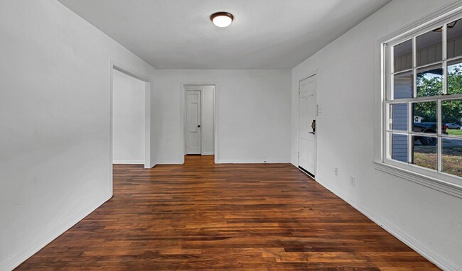 Building Photo - Charming 2BD 1BA Home in Waco - Available in April!