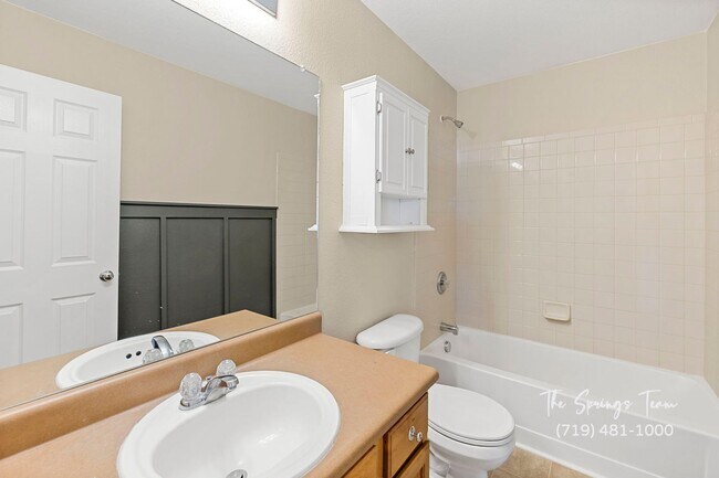Building Photo - CHARMING, RECENTLY REMODELED 3BD HOME w/ E...