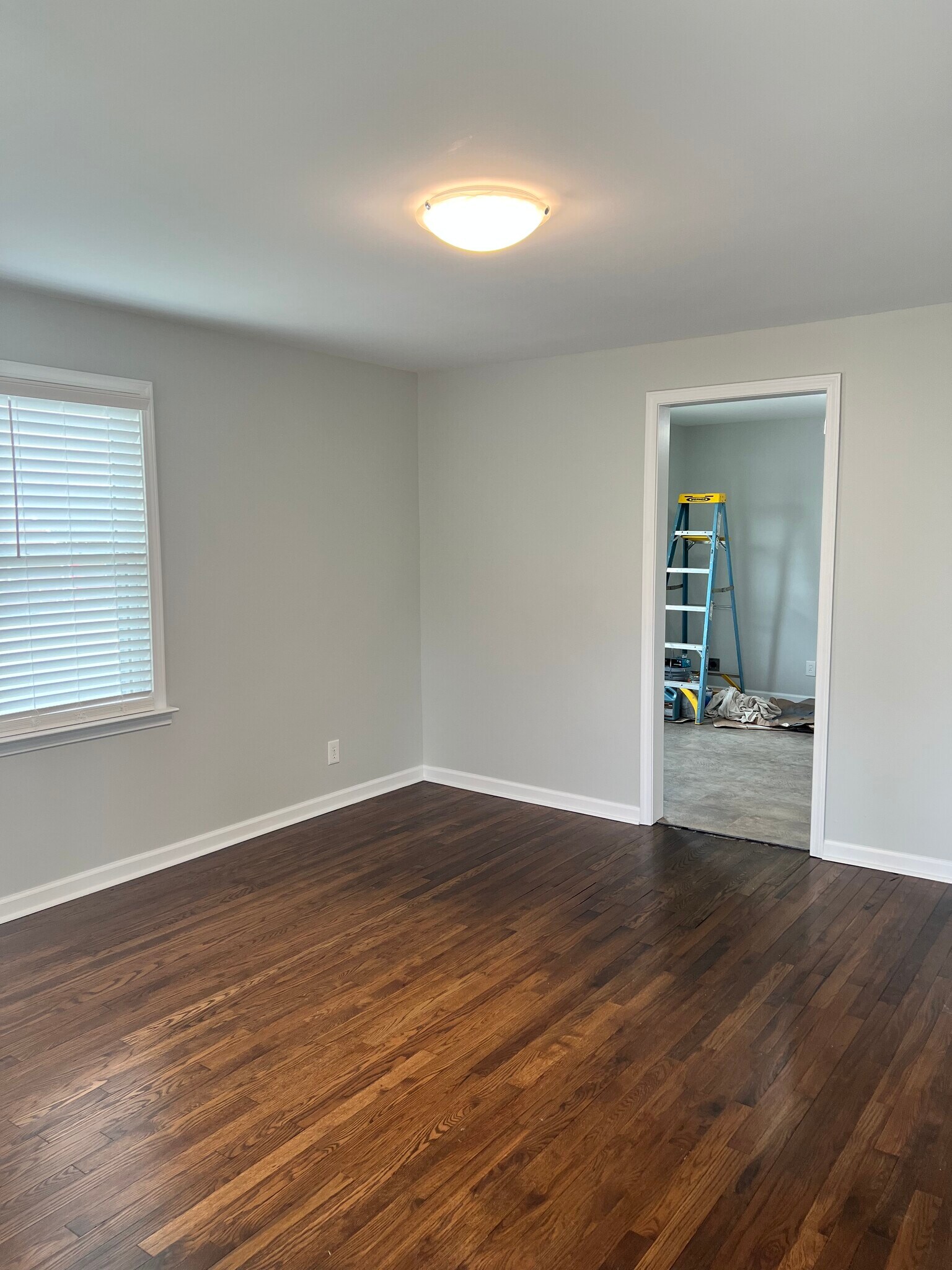 Living room - 417 N Charlotte St