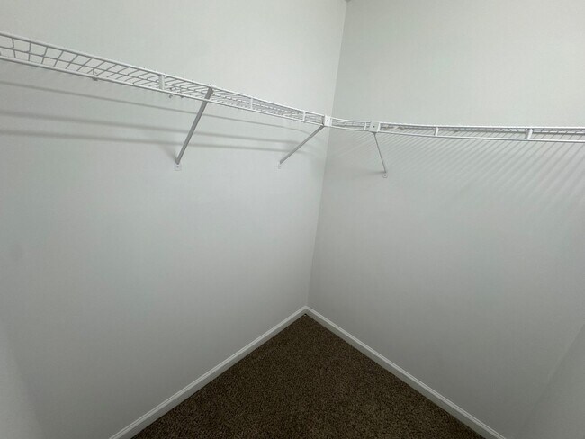 Building Photo - 910 Applegrove Cir