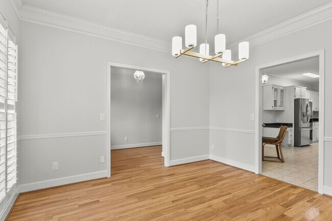 Building Photo - 10495 Royal Points Dr