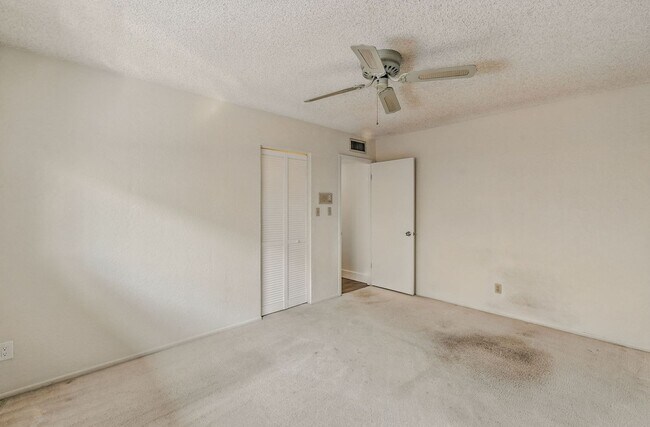 Building Photo - Beautiful 3 bed, 2 bath w/ bonus Room, loc...