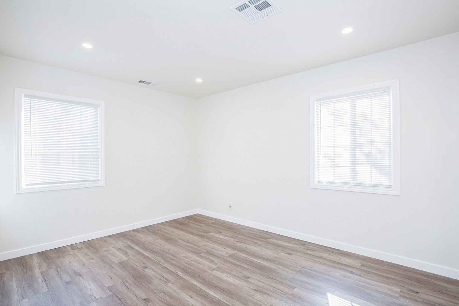 Building Photo - 7820 Lasaine Ave