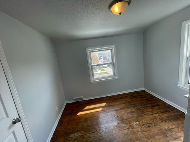 Building Photo - 15285 Hazelridge St
