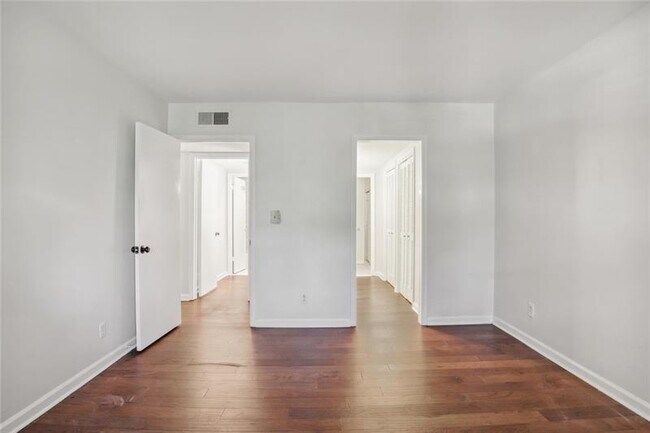 Building Photo - 75 Montre Square NW