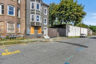 Building Photo - 70 Van Ness St