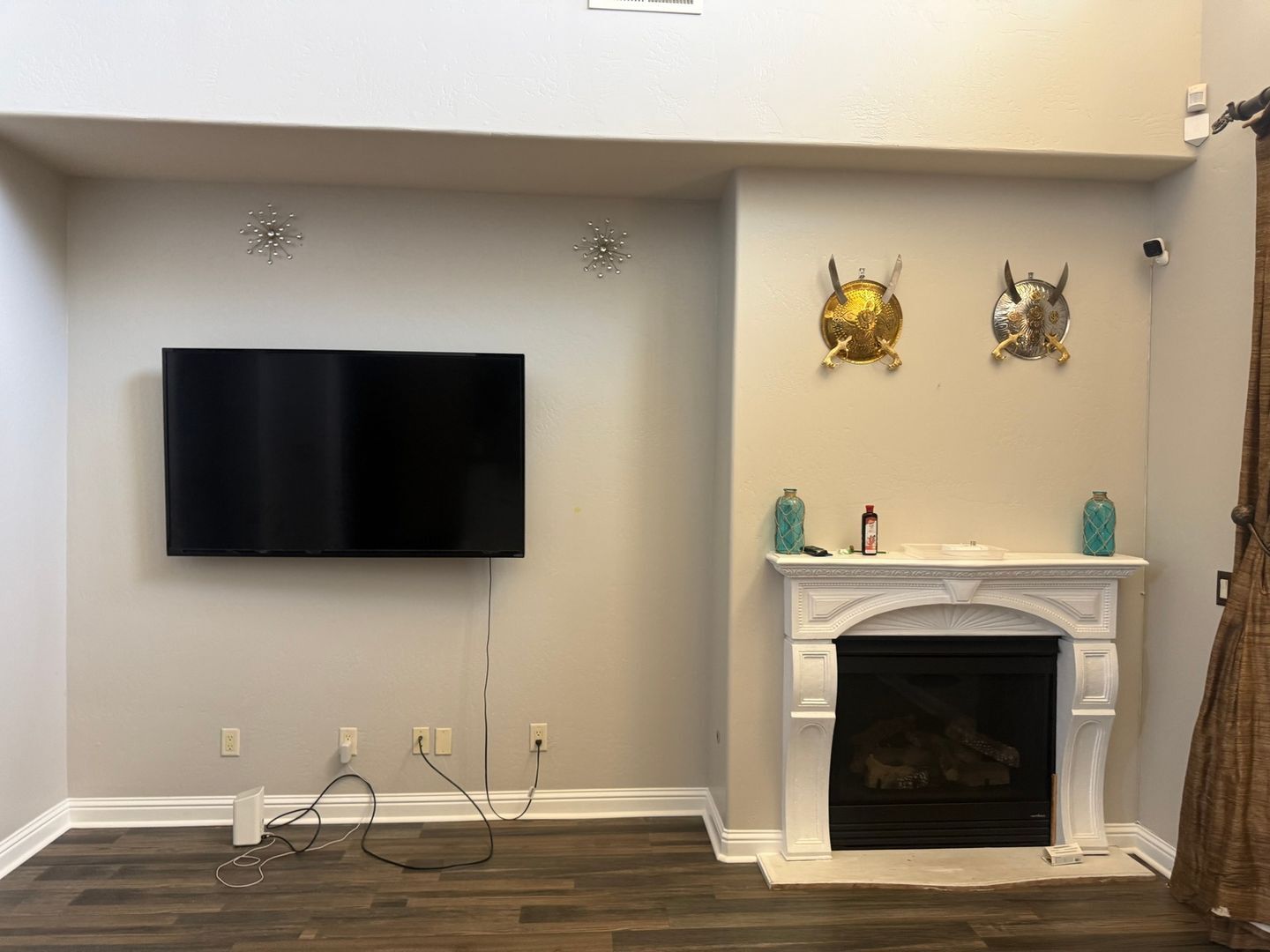 Building Photo - 1327 E Via Marbella Dr
