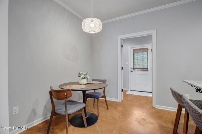 Building Photo - 117 Ella St