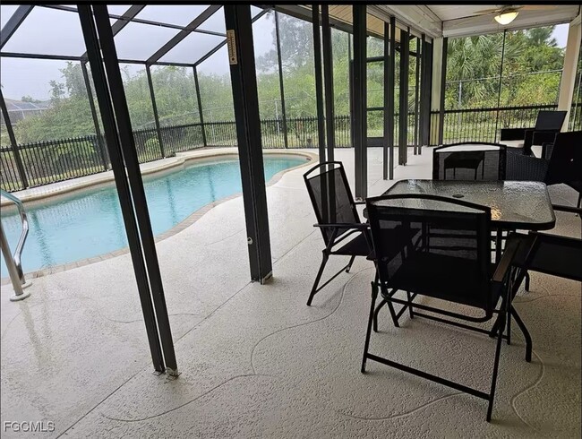 Building Photo - 11195 Seabreeze Ave