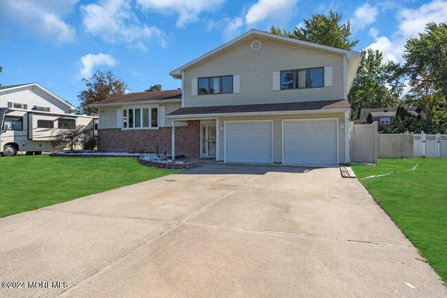 Building Photo - 691 Sussex Ct