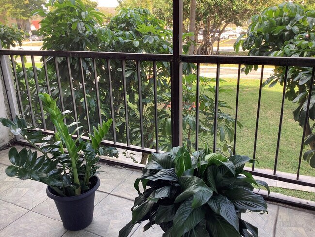 Building Photo - 4174 Inverrary Dr