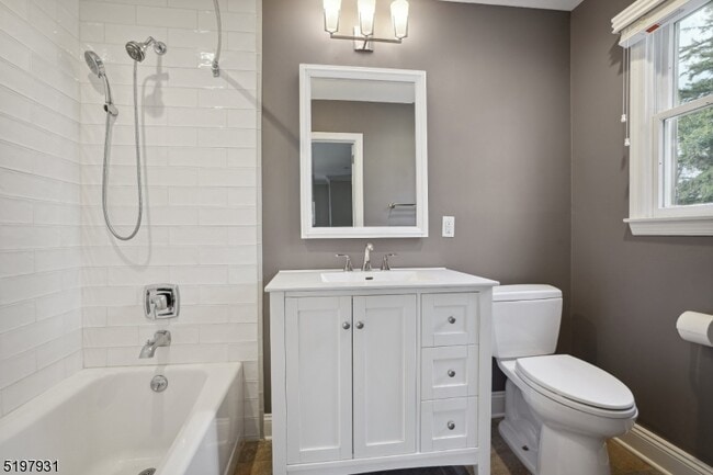 Building Photo - 25 Ruthven Pl