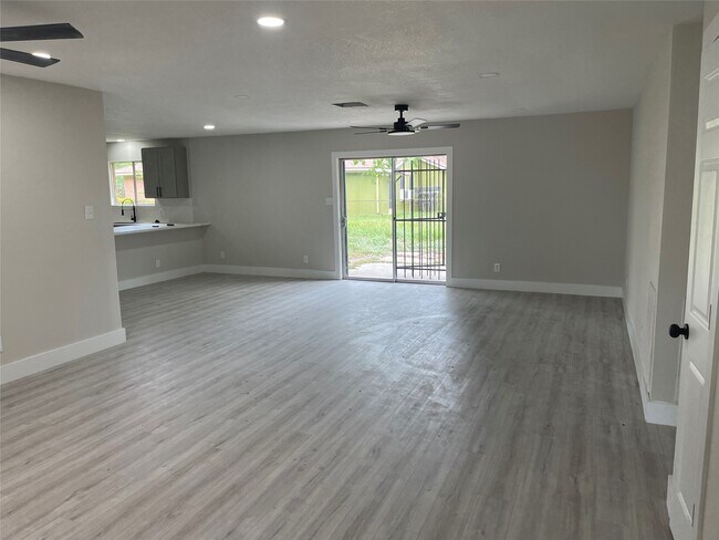 Building Photo - 5818 Darlinghurst Dr