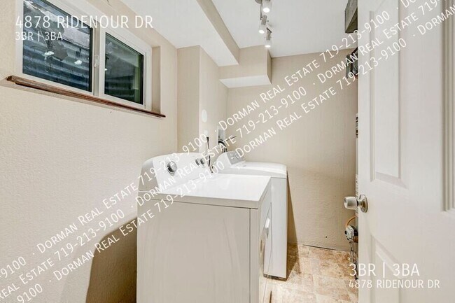 Building Photo - 4878 Ridenour Dr