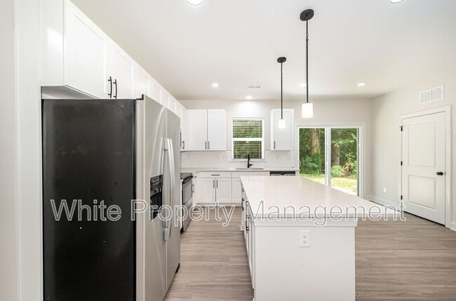 Building Photo - 412 Hampton St