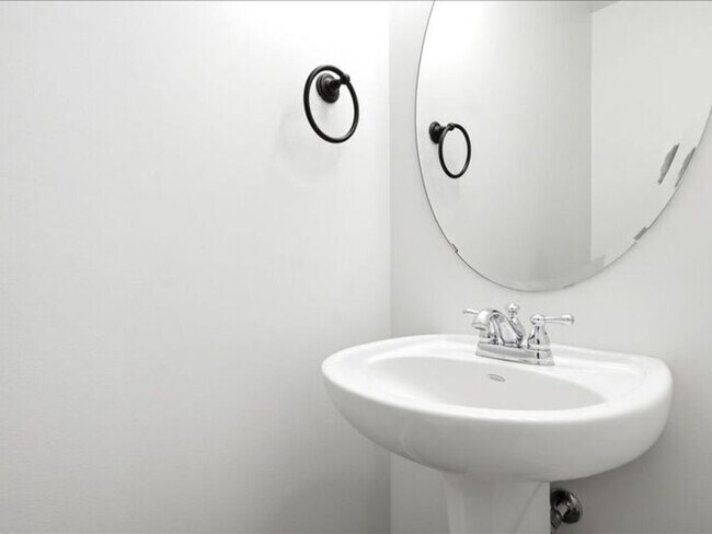 Building Photo - DRAPER  BEAUTIFUL 3 BED 2.5 BATH TOWNHOME