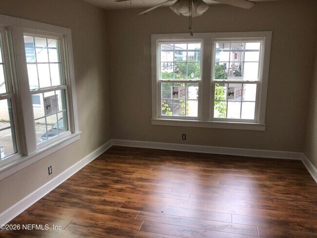 Building Photo - 925 Phillips St