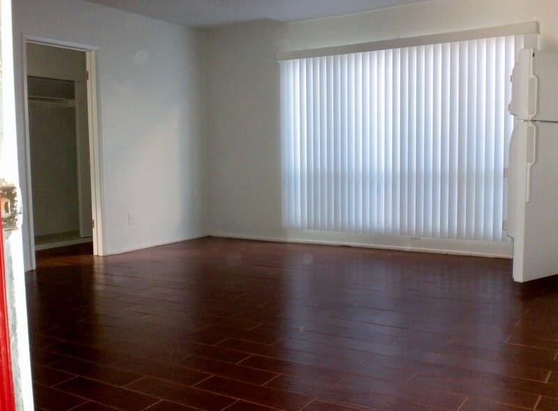 Building Photo - 17433 Vanowen St