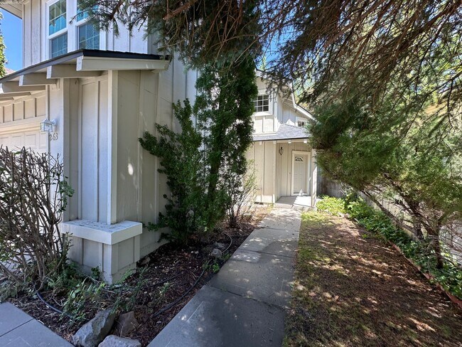 Building Photo - 2-Bedroom Home with Loft in Lakeridge Springs