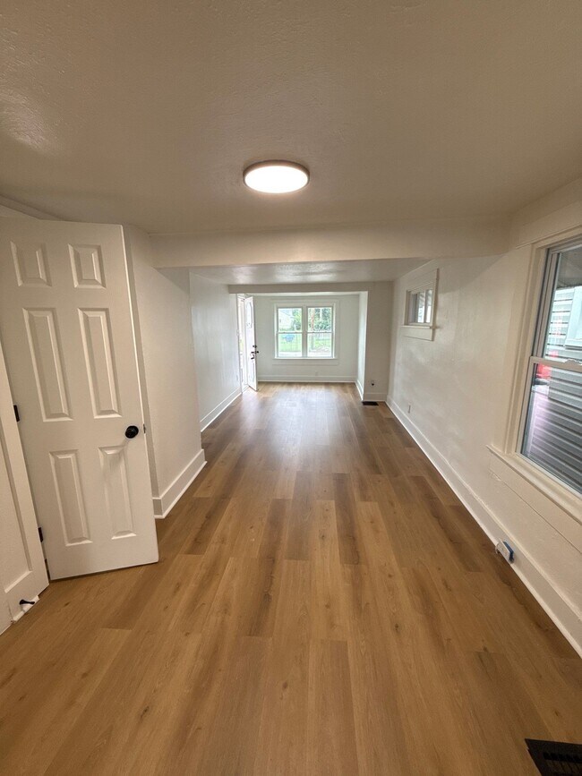 Building Photo - 4119 Farnham Ave