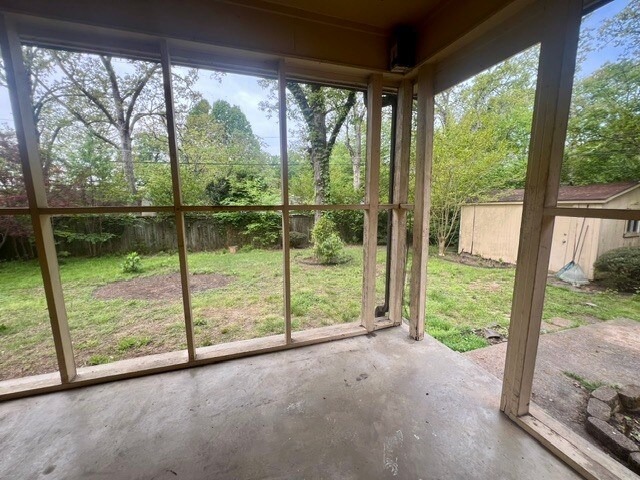 Building Photo - 1520 Crestwood Rd