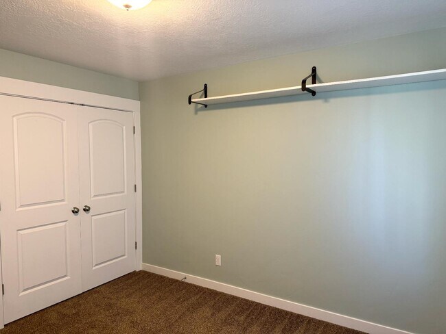 Building Photo - 362 S 790 W