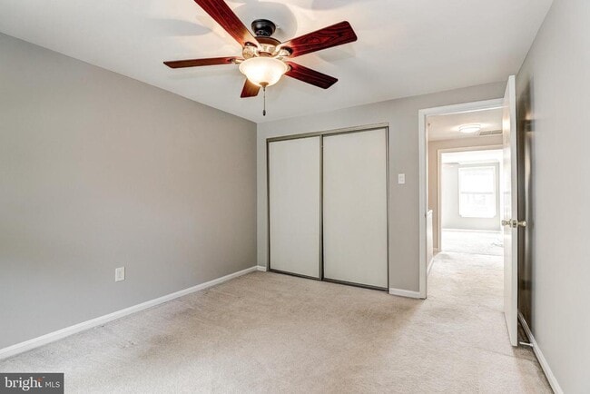 Building Photo - 41 Battersea Bridge Ct