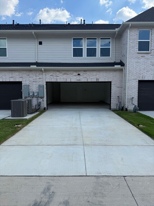Building Photo - 1028 Bristleleaf Wy