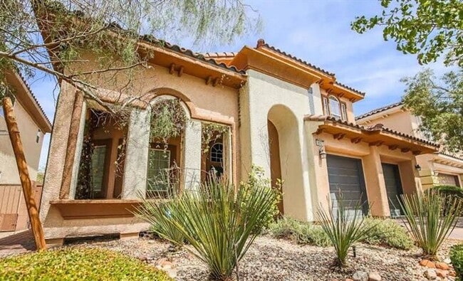 Building Photo - Welcome to this stunning 3-bedroom, 2.5-bathroom home located in the desirable city of Las Vegas!